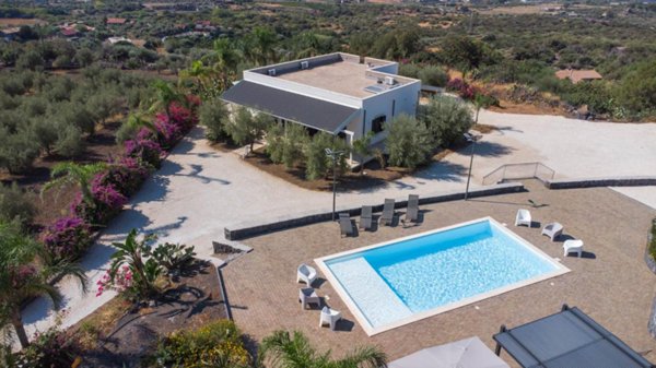 casa indipendente in vendita a Santa Maria di Licodia