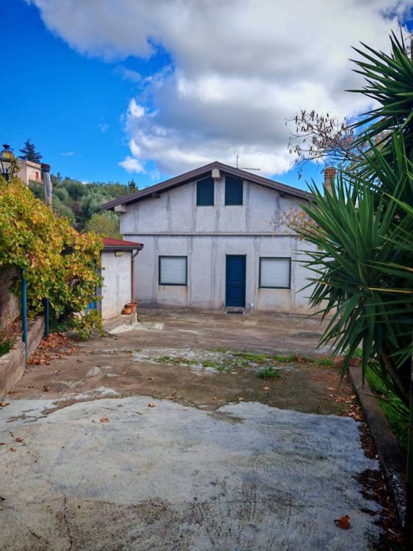 casa indipendente in vendita a Santa Maria di Licodia