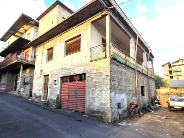 casa indipendente in vendita a Santa Maria di Licodia