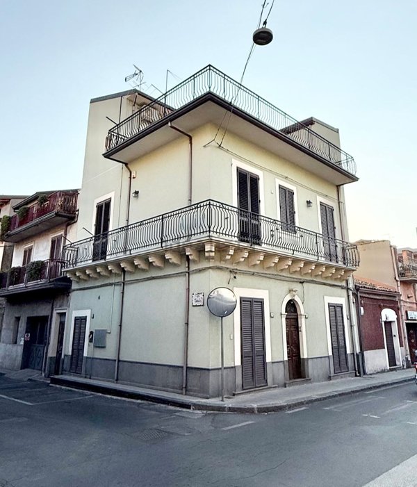 casa indipendente in vendita a Santa Maria di Licodia