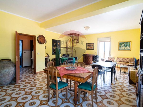 casa indipendente in vendita a Santa Maria di Licodia