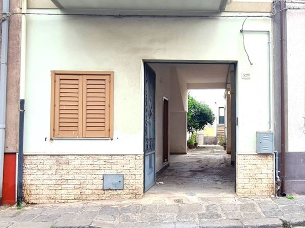 casa indipendente in vendita a Santa Maria di Licodia