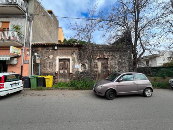 casa indipendente in vendita a Santa Maria di Licodia