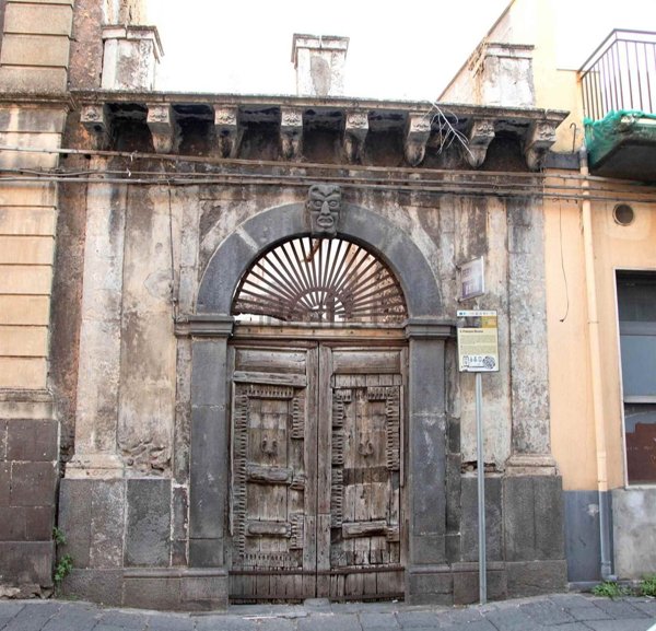 casa indipendente in vendita a Santa Maria di Licodia