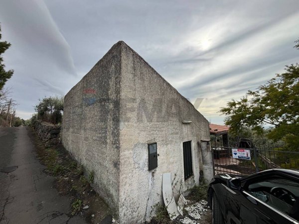 casa indipendente in vendita a Santa Maria di Licodia