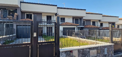 casa indipendente in vendita a Santa Maria di Licodia