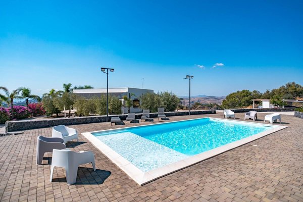 casa indipendente in vendita a Santa Maria di Licodia