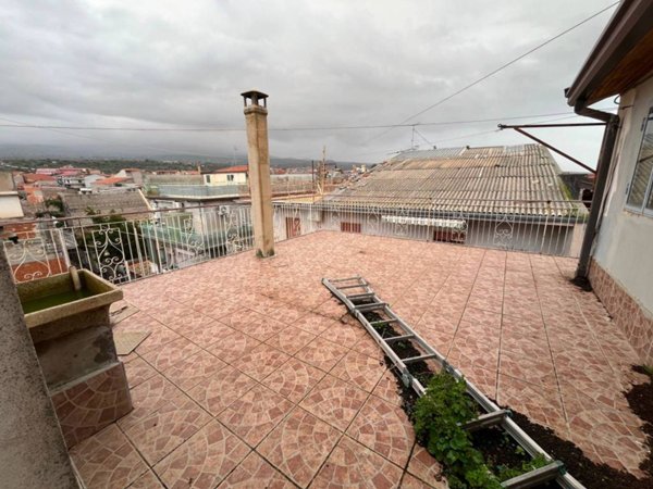 casa indipendente in vendita a Santa Maria di Licodia