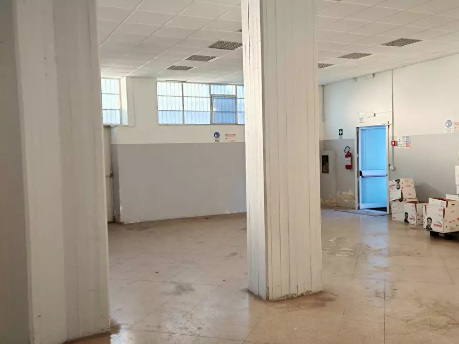 locale commerciale in vendita a Santa Maria di Licodia