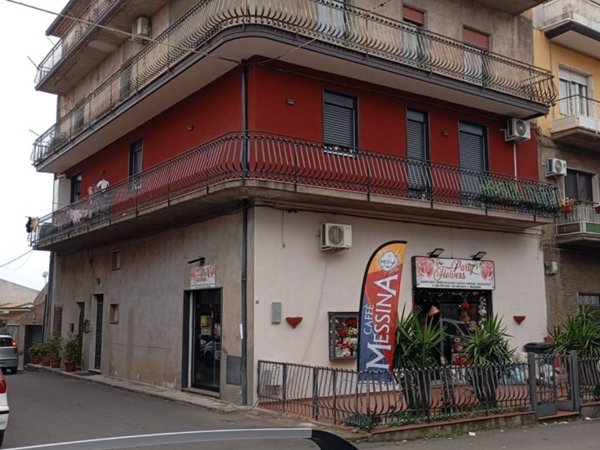 intera palazzina in vendita a Santa Maria di Licodia