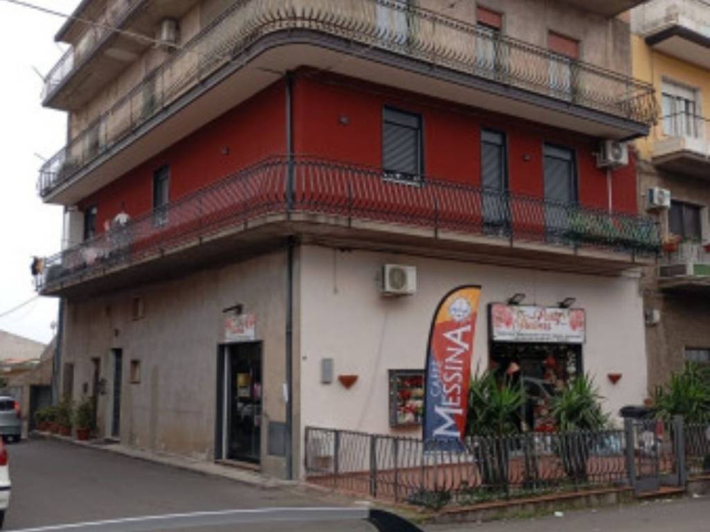 intera palazzina in vendita a Santa Maria di Licodia