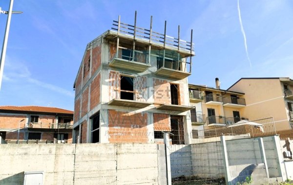 casa indipendente in vendita a Santa Maria di Licodia