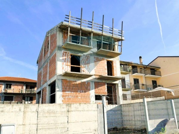 casa indipendente in vendita a Santa Maria di Licodia