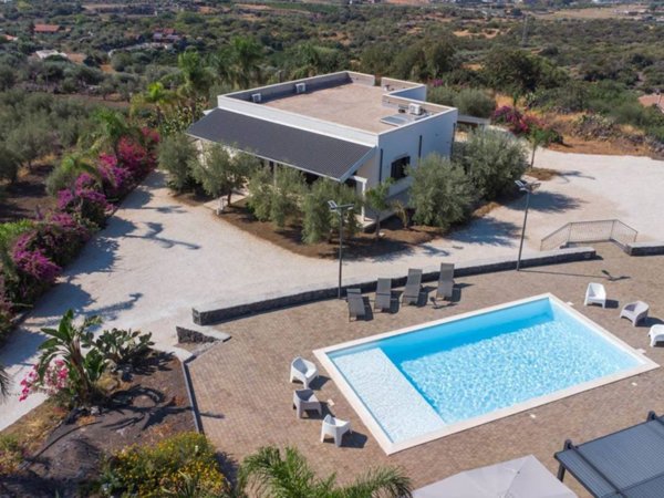 casa indipendente in vendita a Santa Maria di Licodia