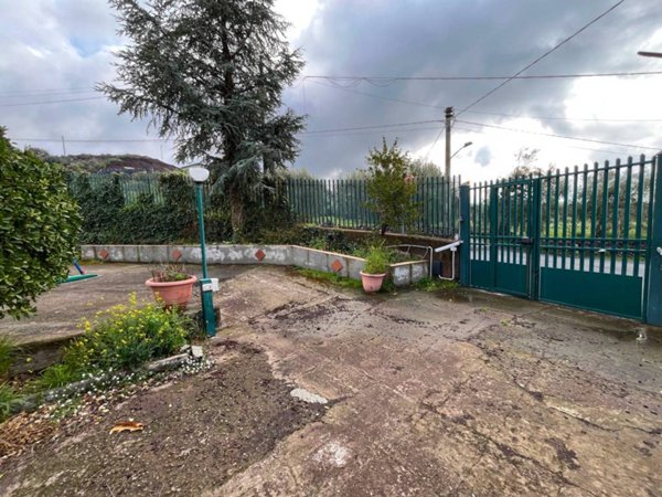 casa indipendente in vendita a Santa Maria di Licodia