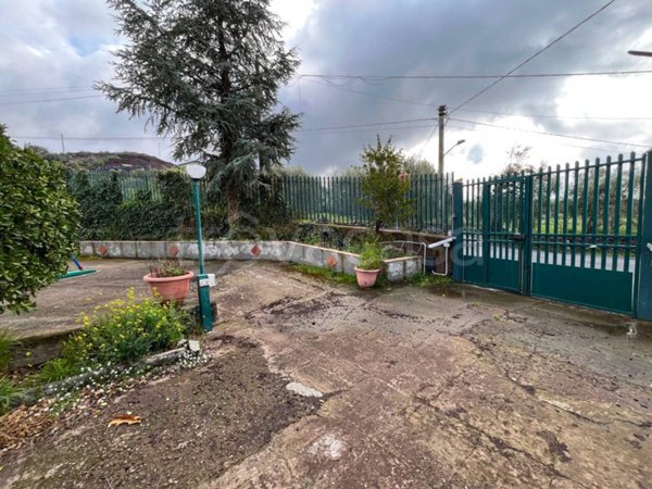 casa indipendente in vendita a Santa Maria di Licodia