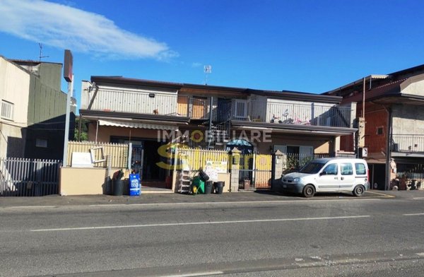 casa indipendente in vendita a Santa Maria di Licodia