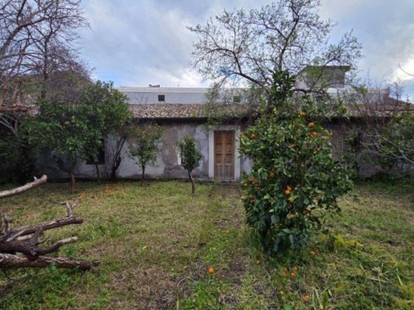 casa indipendente in vendita a Santa Maria di Licodia
