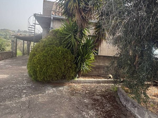 casa indipendente in vendita a Santa Maria di Licodia