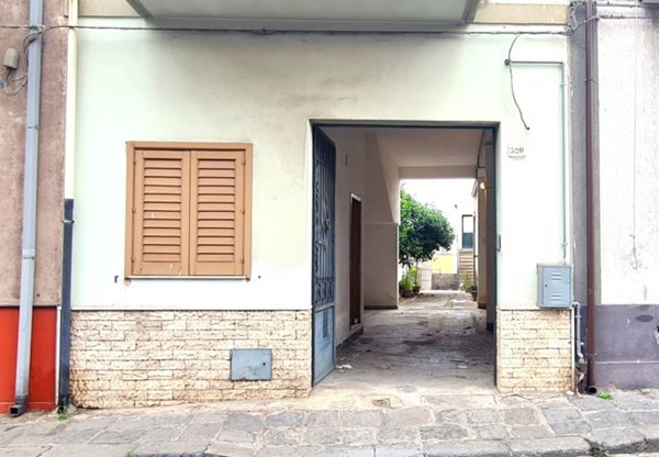 casa indipendente in vendita a Santa Maria di Licodia