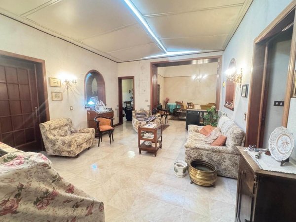 casa indipendente in vendita a Santa Maria di Licodia