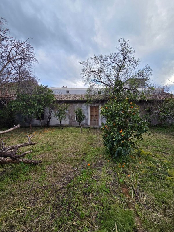 casa indipendente in vendita a Santa Maria di Licodia