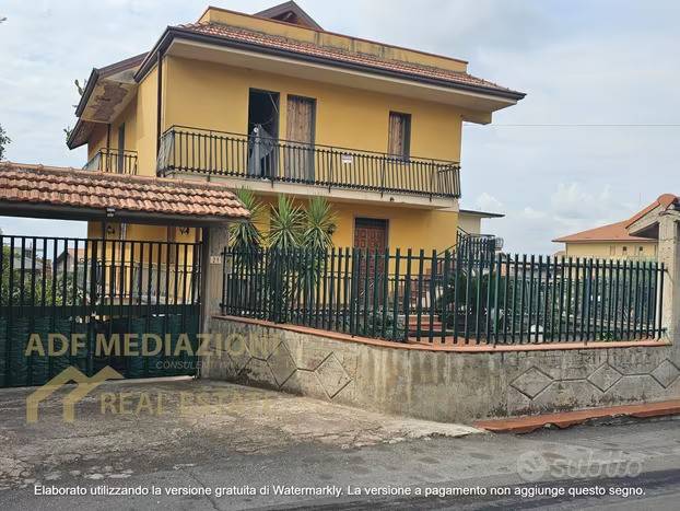 casa indipendente in vendita a Santa Maria di Licodia