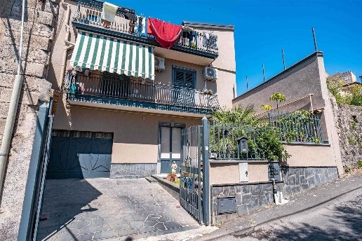 casa indipendente in vendita a Santa Maria di Licodia