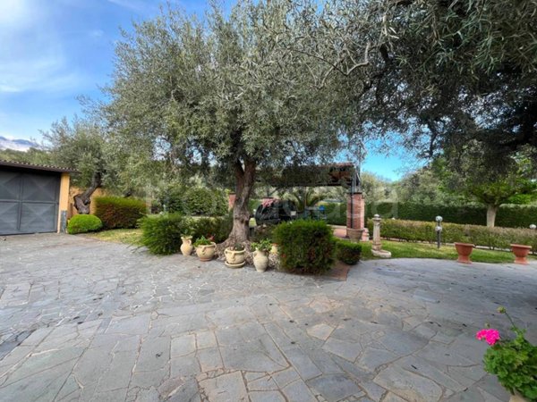 casa indipendente in vendita a Santa Maria di Licodia