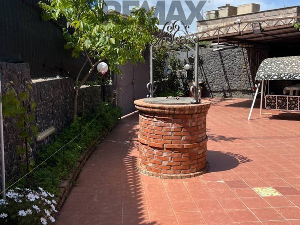 casa indipendente in vendita a Santa Maria di Licodia
