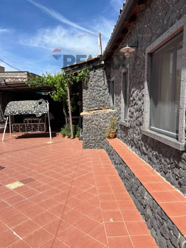 casa indipendente in vendita a Santa Maria di Licodia