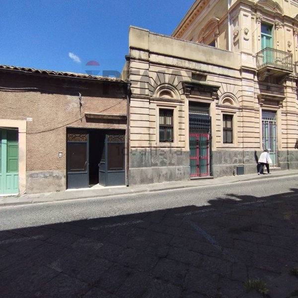 locale commerciale in vendita a Santa Maria di Licodia