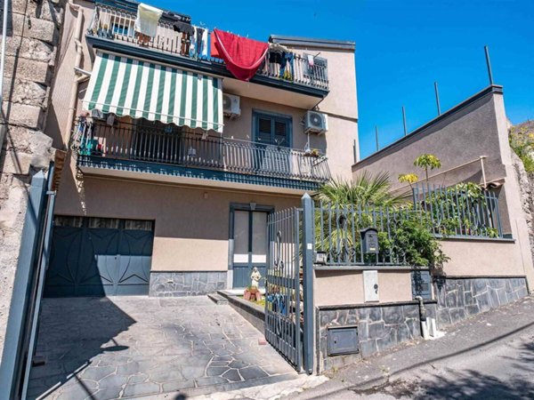 casa indipendente in vendita a Santa Maria di Licodia