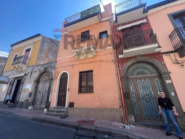 casa indipendente in vendita a Santa Maria di Licodia