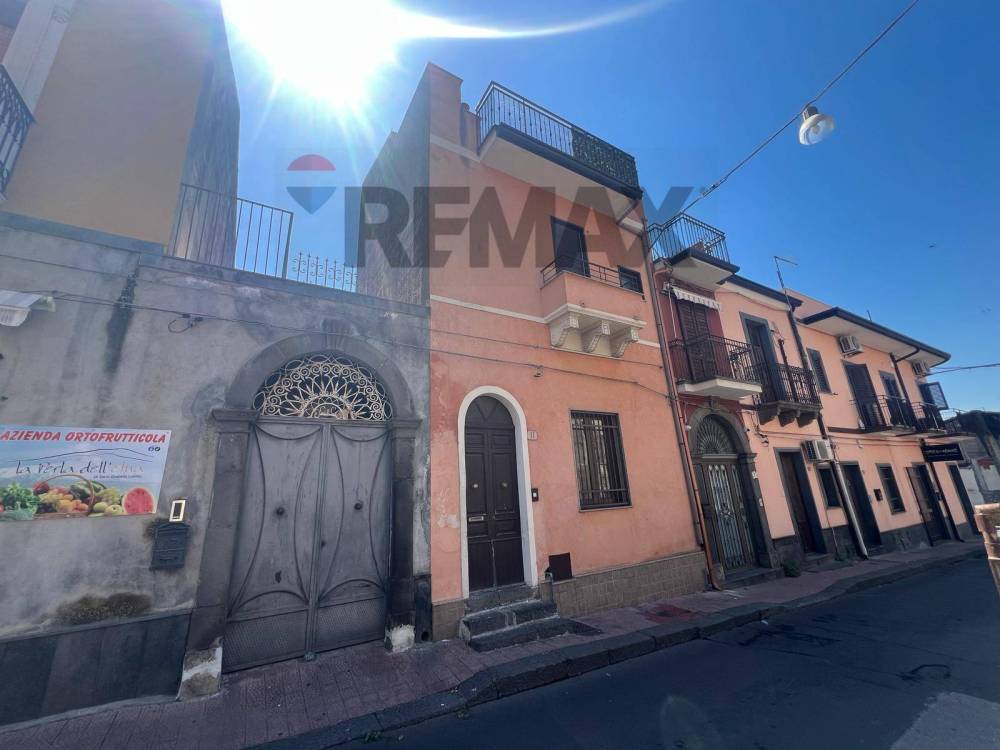 casa indipendente in vendita a Santa Maria di Licodia