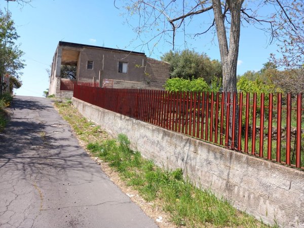 casa indipendente in vendita a Santa Maria di Licodia