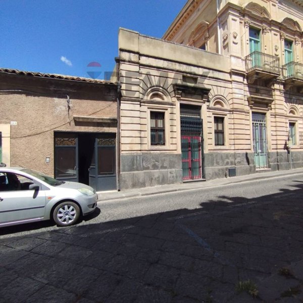 locale commerciale in vendita a Santa Maria di Licodia
