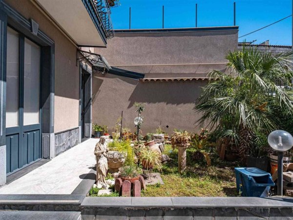 casa indipendente in vendita a Santa Maria di Licodia