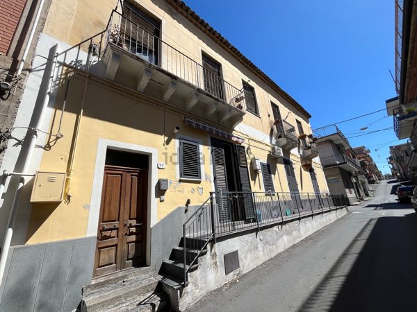 casa indipendente in vendita a Santa Maria di Licodia