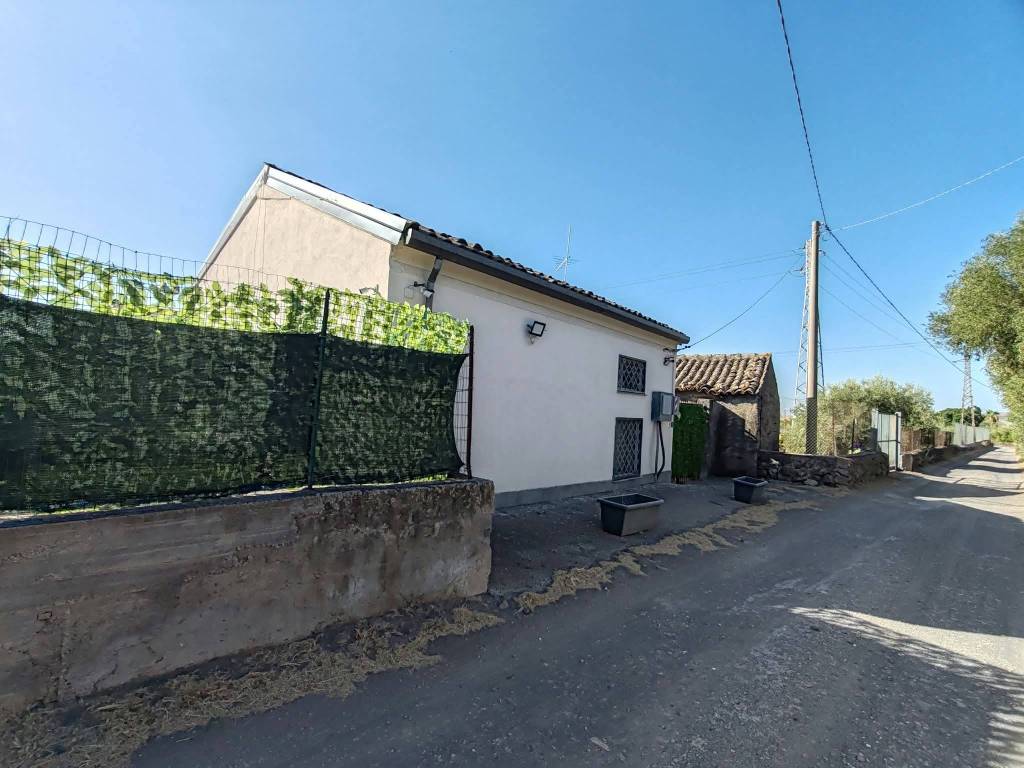 casa indipendente in vendita a Santa Maria di Licodia