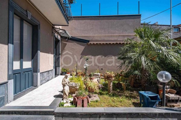 casa indipendente in vendita a Santa Maria di Licodia
