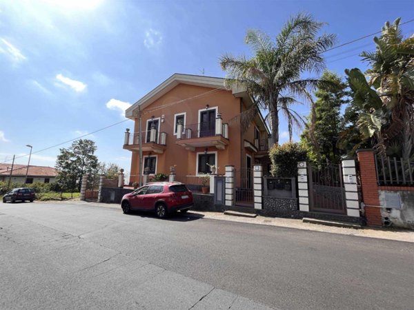 casa indipendente in vendita a Santa Venerina