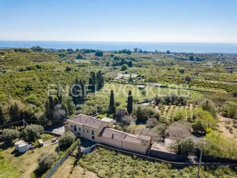 casa indipendente in vendita a Santa Venerina