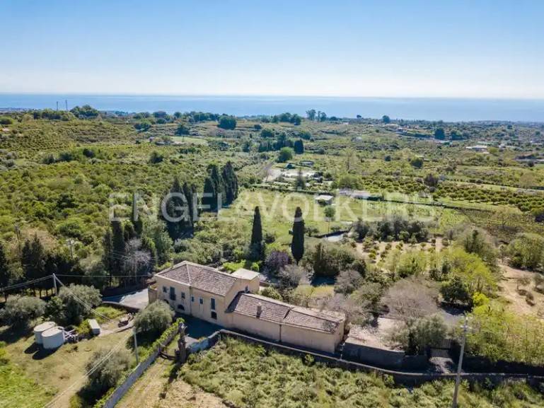 casa indipendente in vendita a Santa Venerina