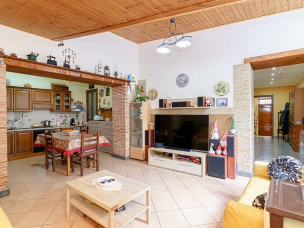 casa semindipendente in vendita a Santa Venerina