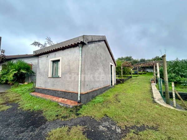 casa indipendente in vendita a Santa Venerina