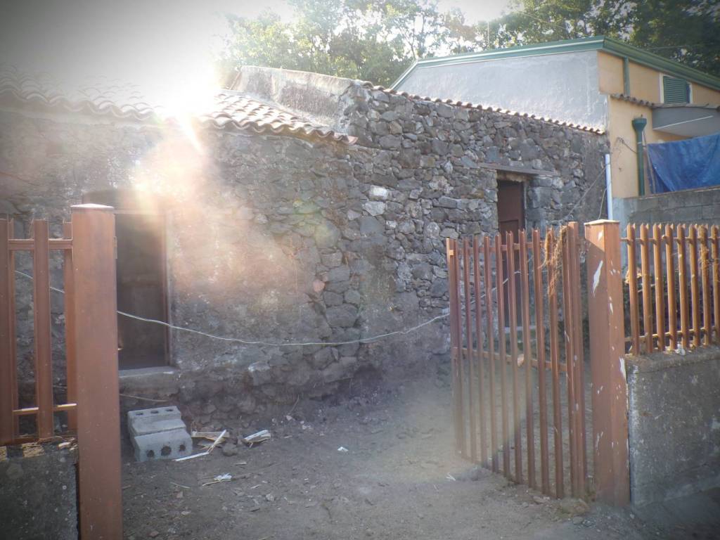 casa indipendente in vendita a Santa Venerina