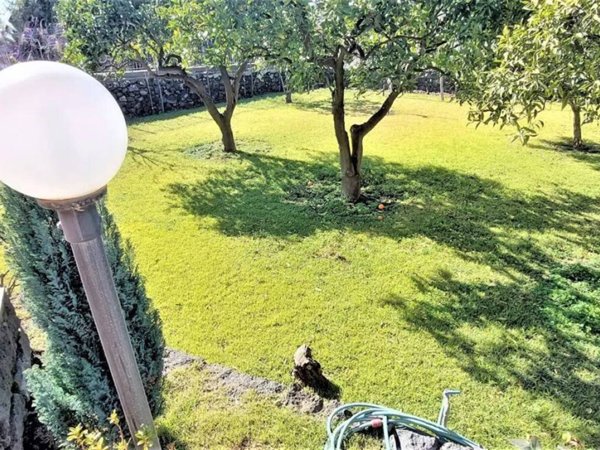 casa indipendente in vendita a Santa Venerina