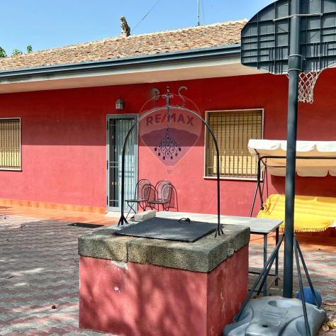 casa indipendente in vendita a Santa Venerina