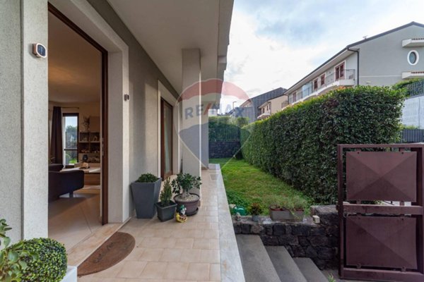 casa indipendente in vendita a Santa Venerina